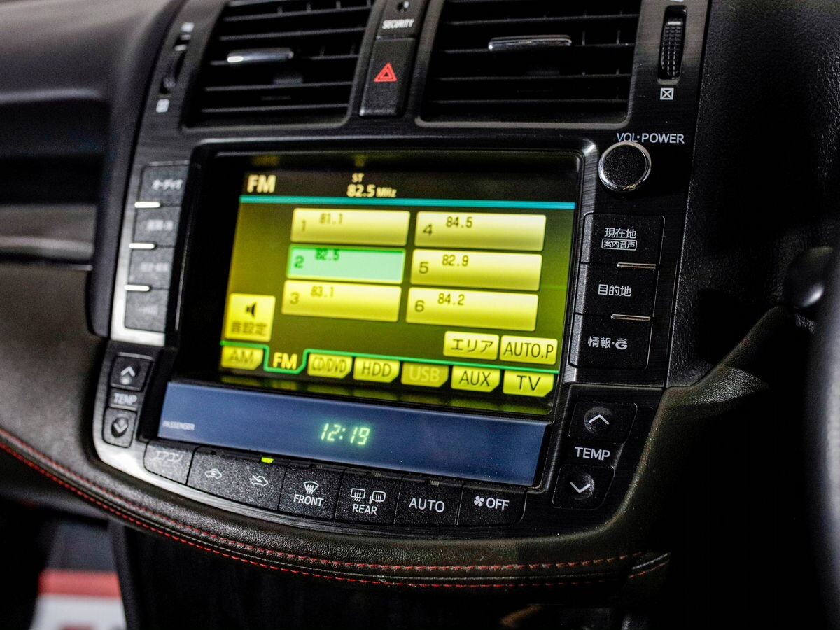 Toyota Crown 2010 - фото автомобиля