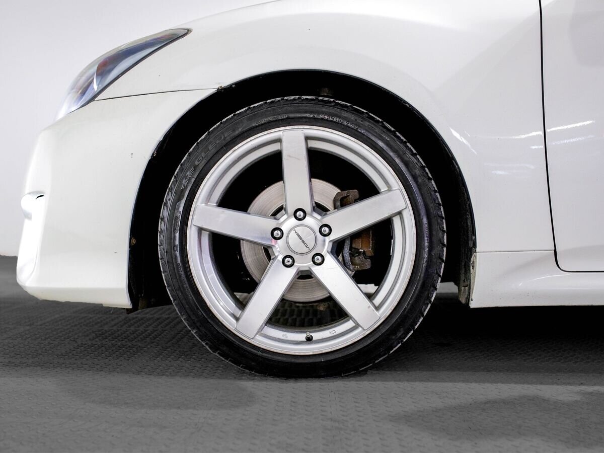 Toyota Crown 2010 - фото автомобиля