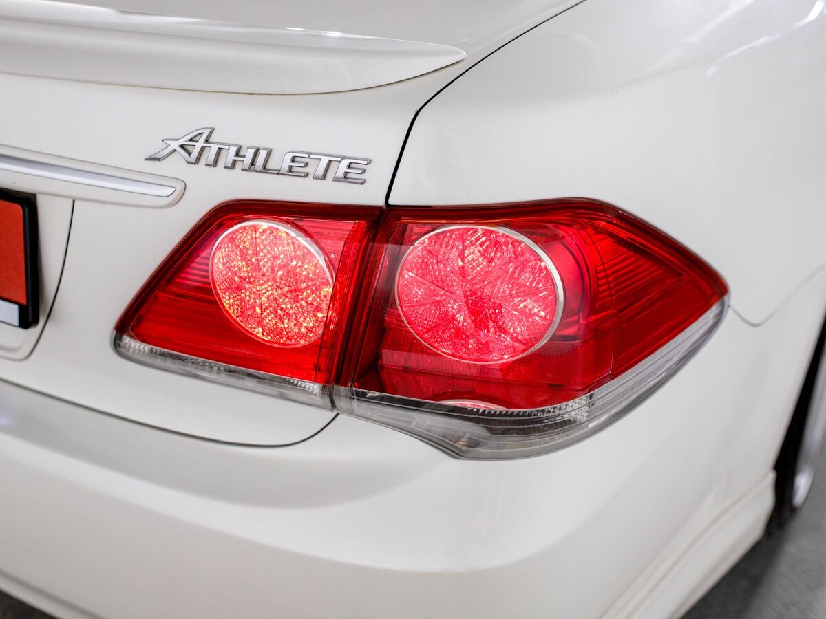 Toyota Crown 2010 - фото автомобиля