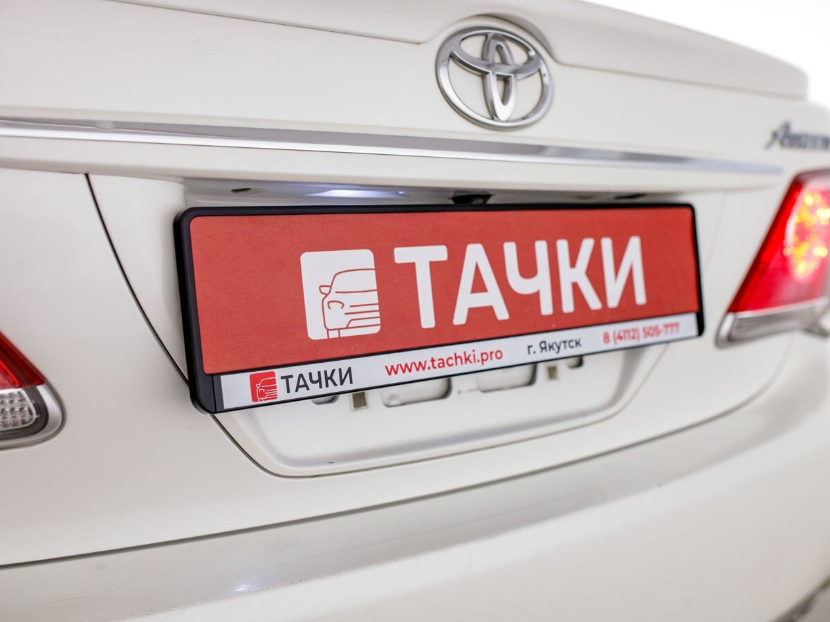 Toyota Crown 2010 - фото автомобиля