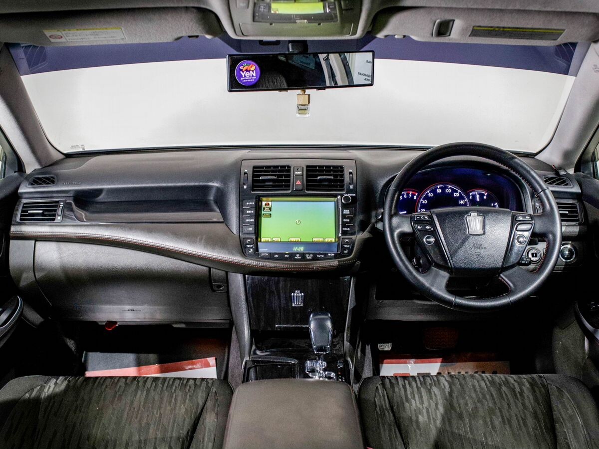 Toyota Crown 2010 - фото автомобиля