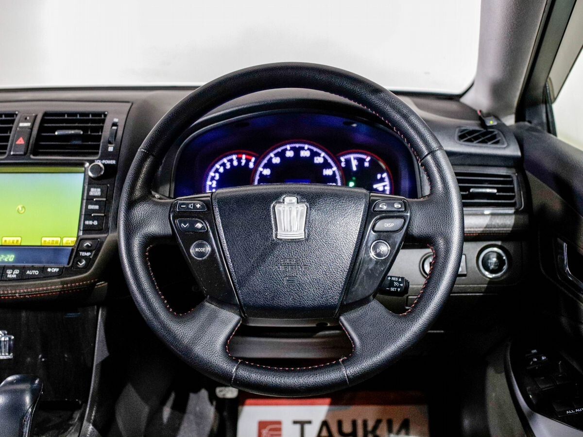 Toyota Crown 2010 - фото автомобиля