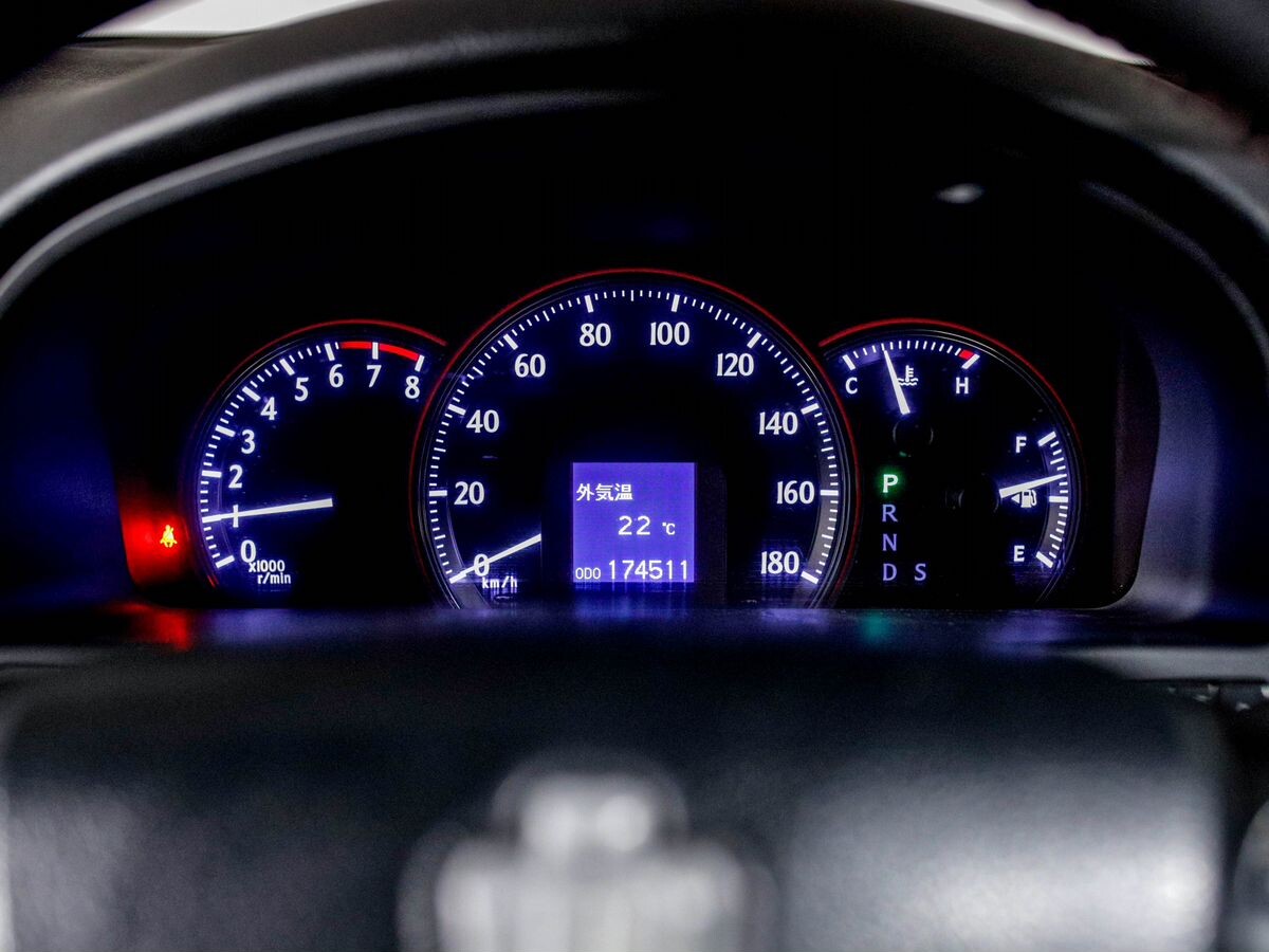 Toyota Crown 2010 - фото автомобиля