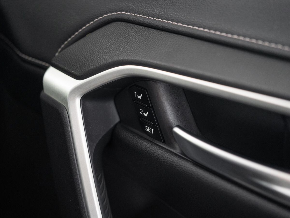 Toyota RAV4 2020 - фото автомобиля