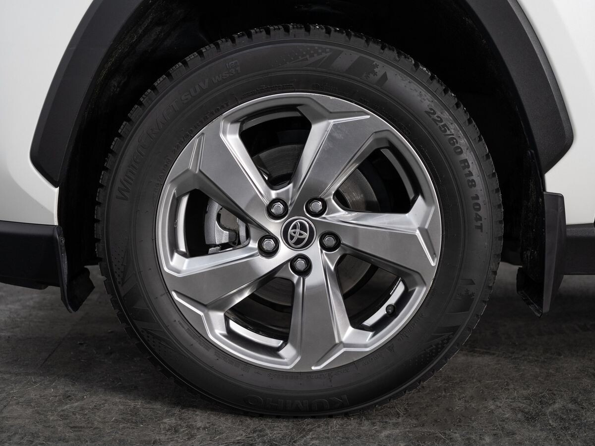 Toyota RAV4 2020 - фото автомобиля