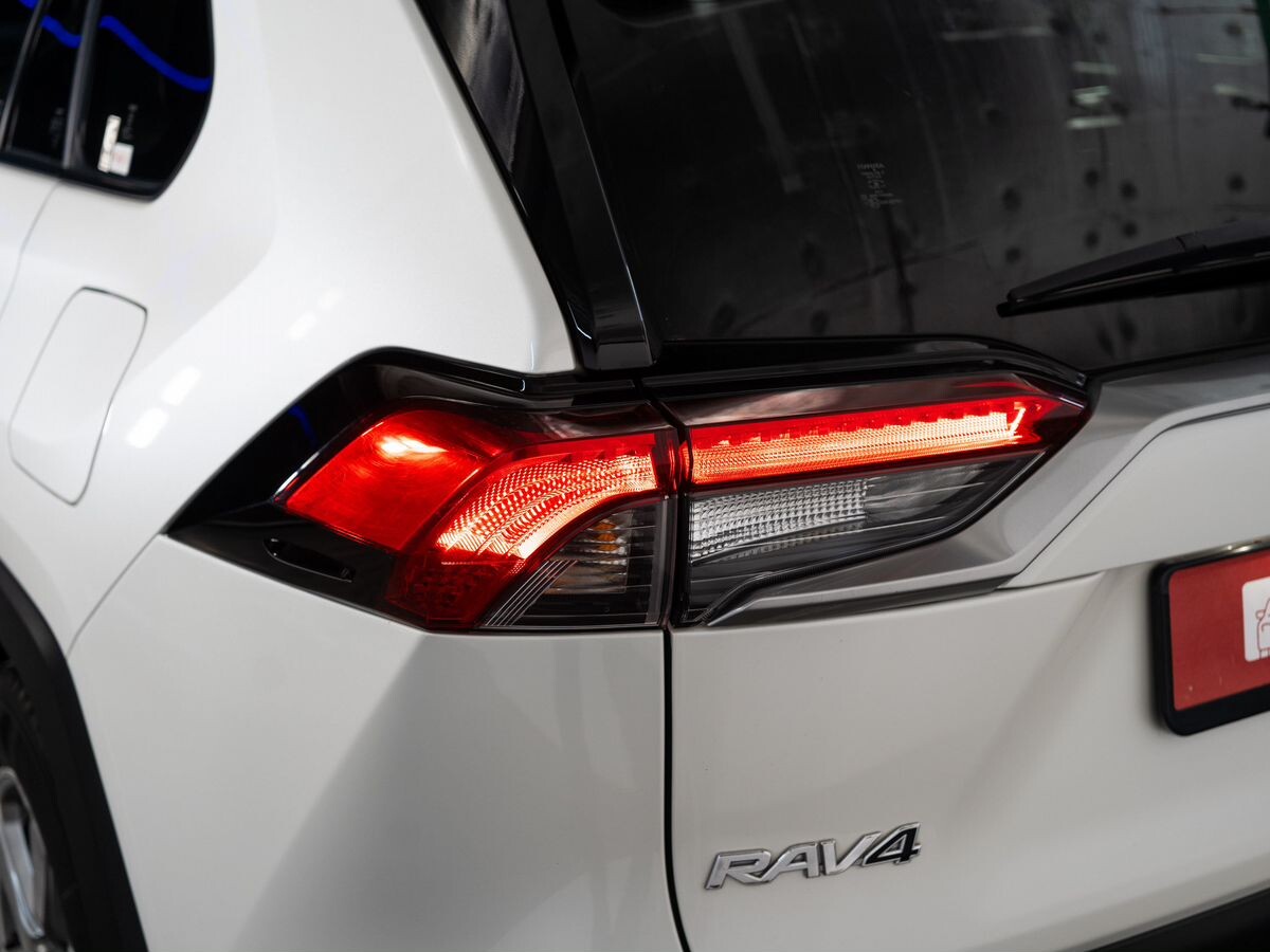 Toyota RAV4 2020 - фото автомобиля