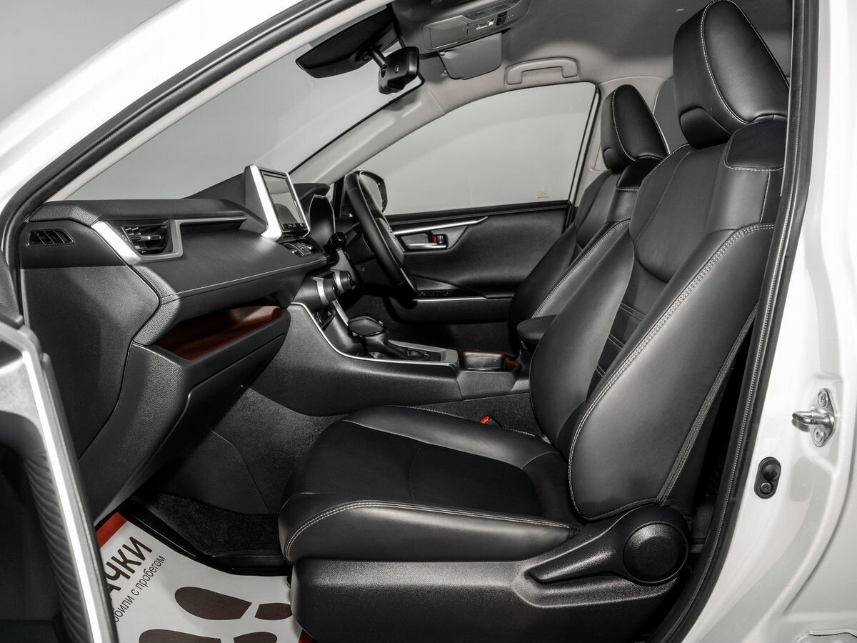 Toyota RAV4 2020 - фото автомобиля