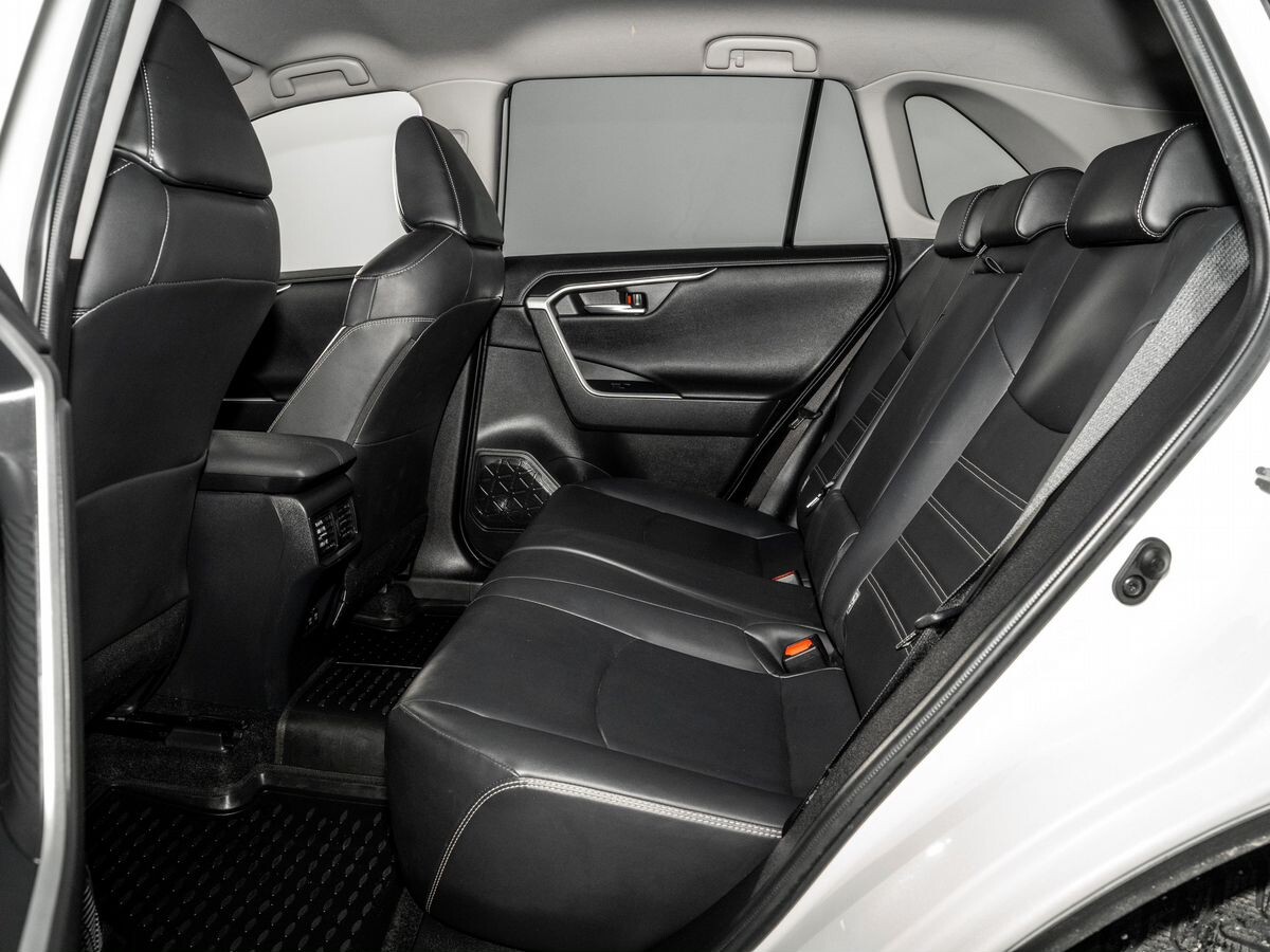 Toyota RAV4 2020 - фото автомобиля