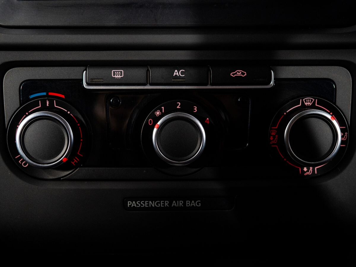 Volkswagen Golf 2010 - фото автомобиля