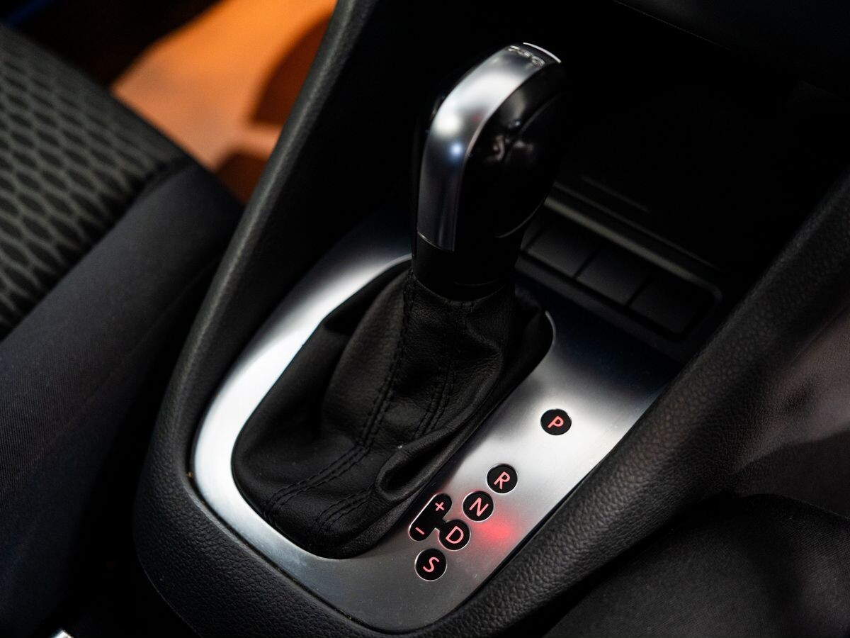 Volkswagen Golf 2010 - фото автомобиля