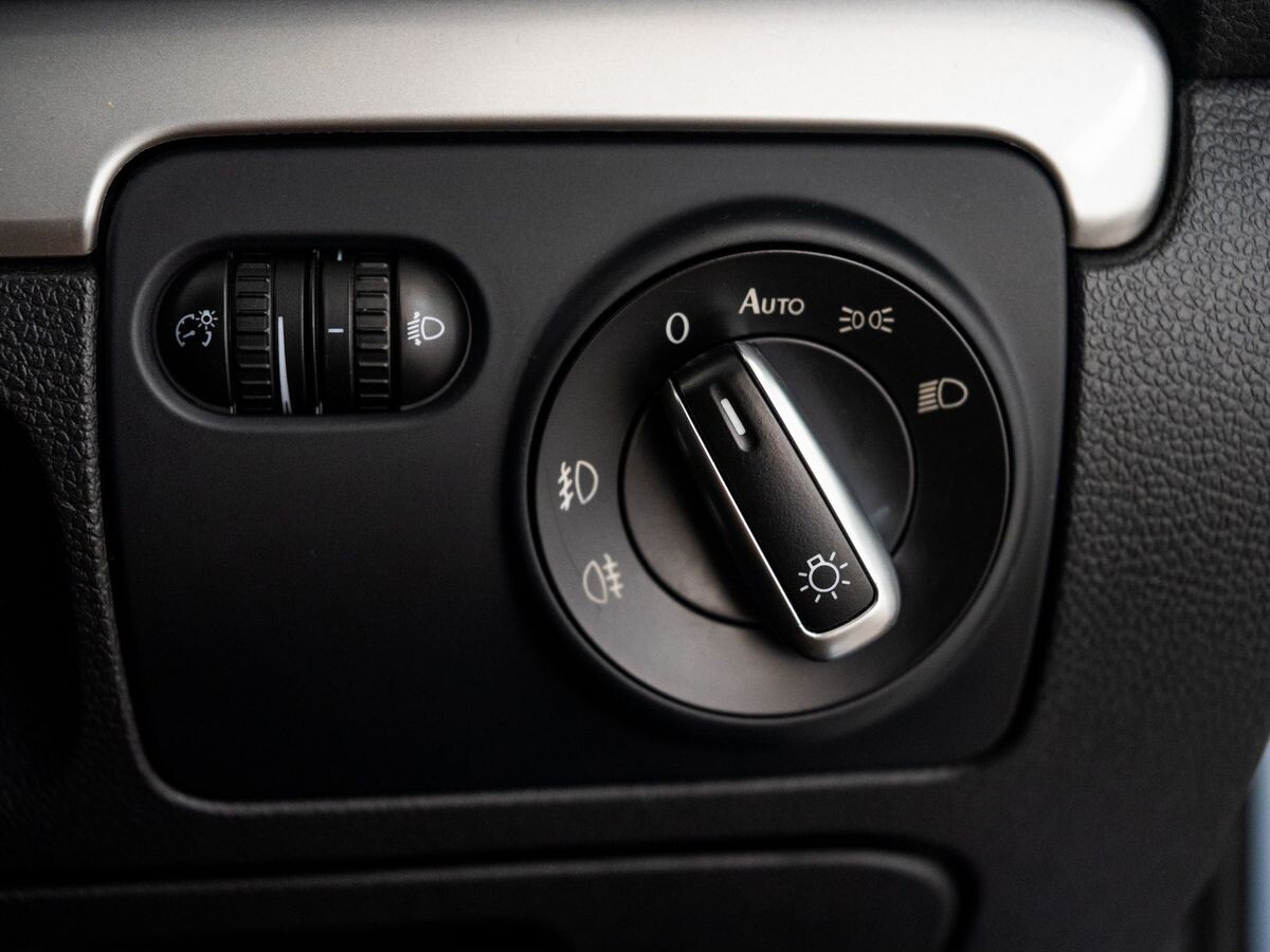 Volkswagen Golf 2010 - фото автомобиля