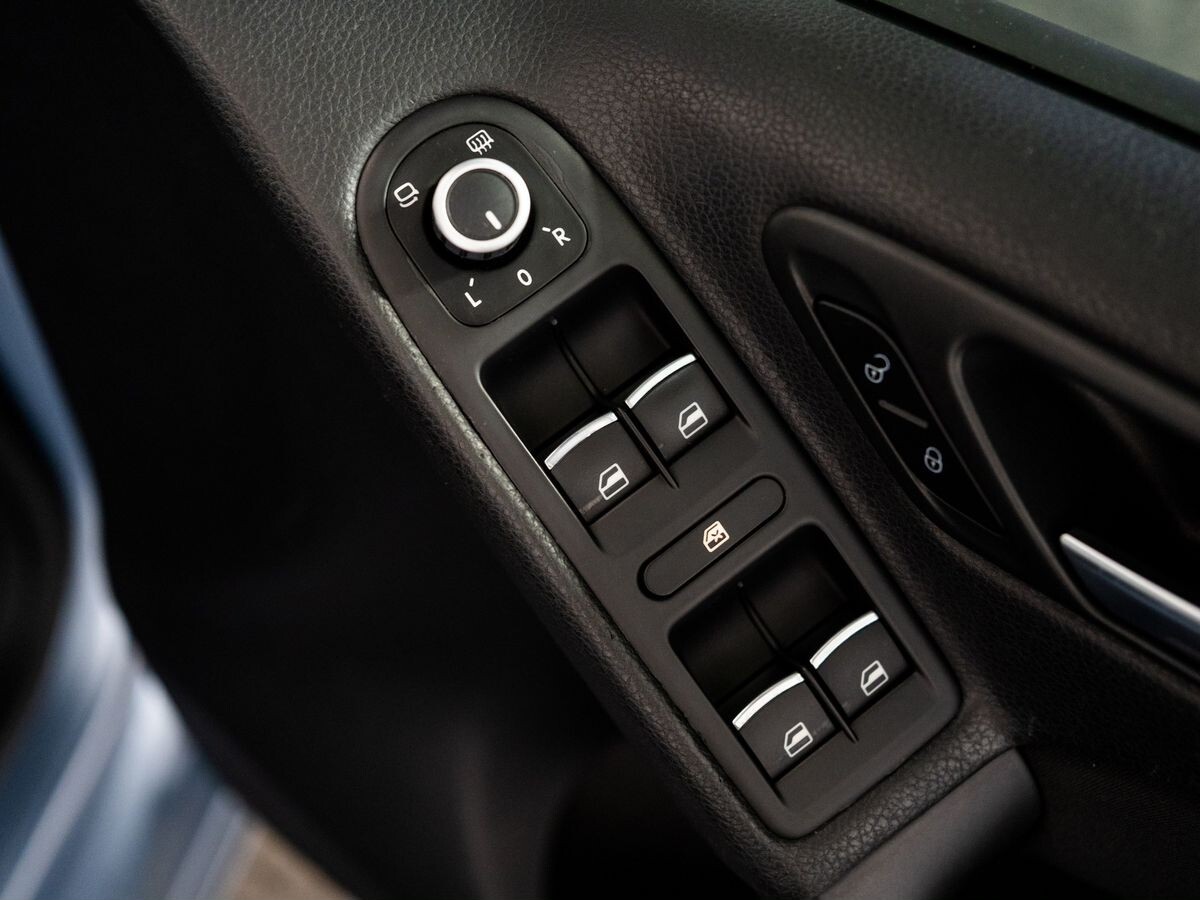 Volkswagen Golf 2010 - фото автомобиля