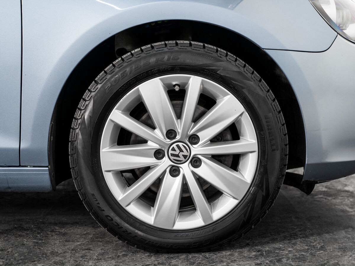 Volkswagen Golf 2010 - фото автомобиля