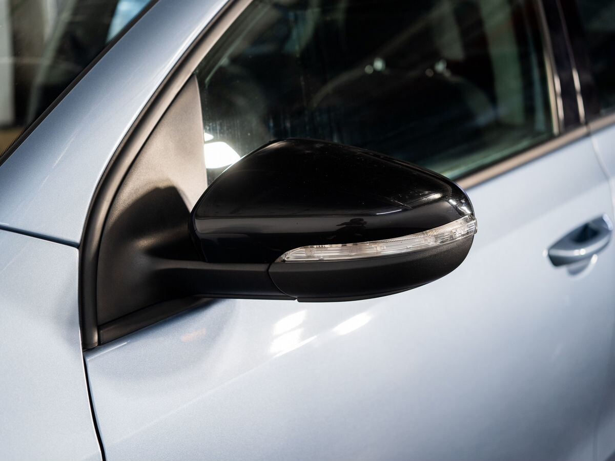 Volkswagen Golf 2010 - фото автомобиля