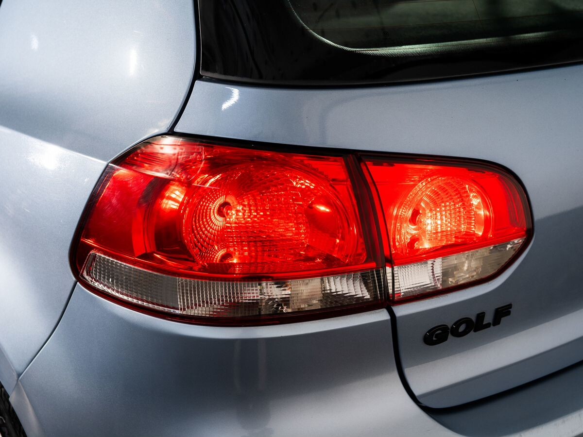 Volkswagen Golf 2010 - фото автомобиля