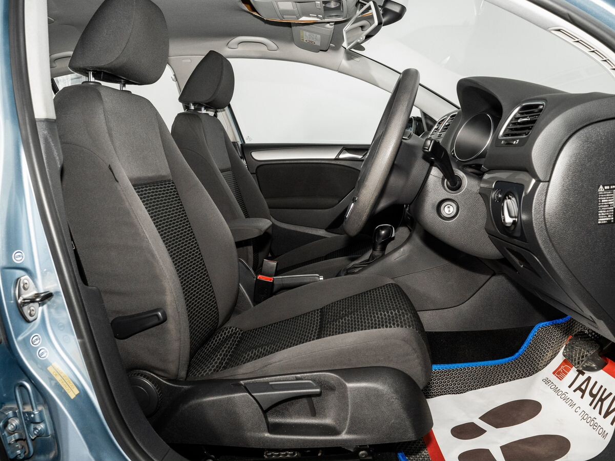Volkswagen Golf 2010 - фото автомобиля