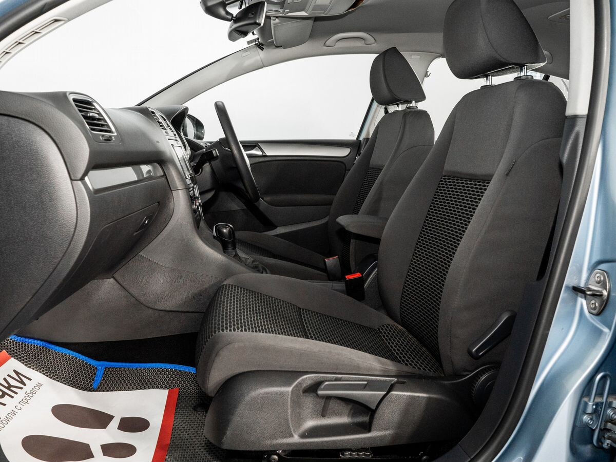 Volkswagen Golf 2010 - фото автомобиля