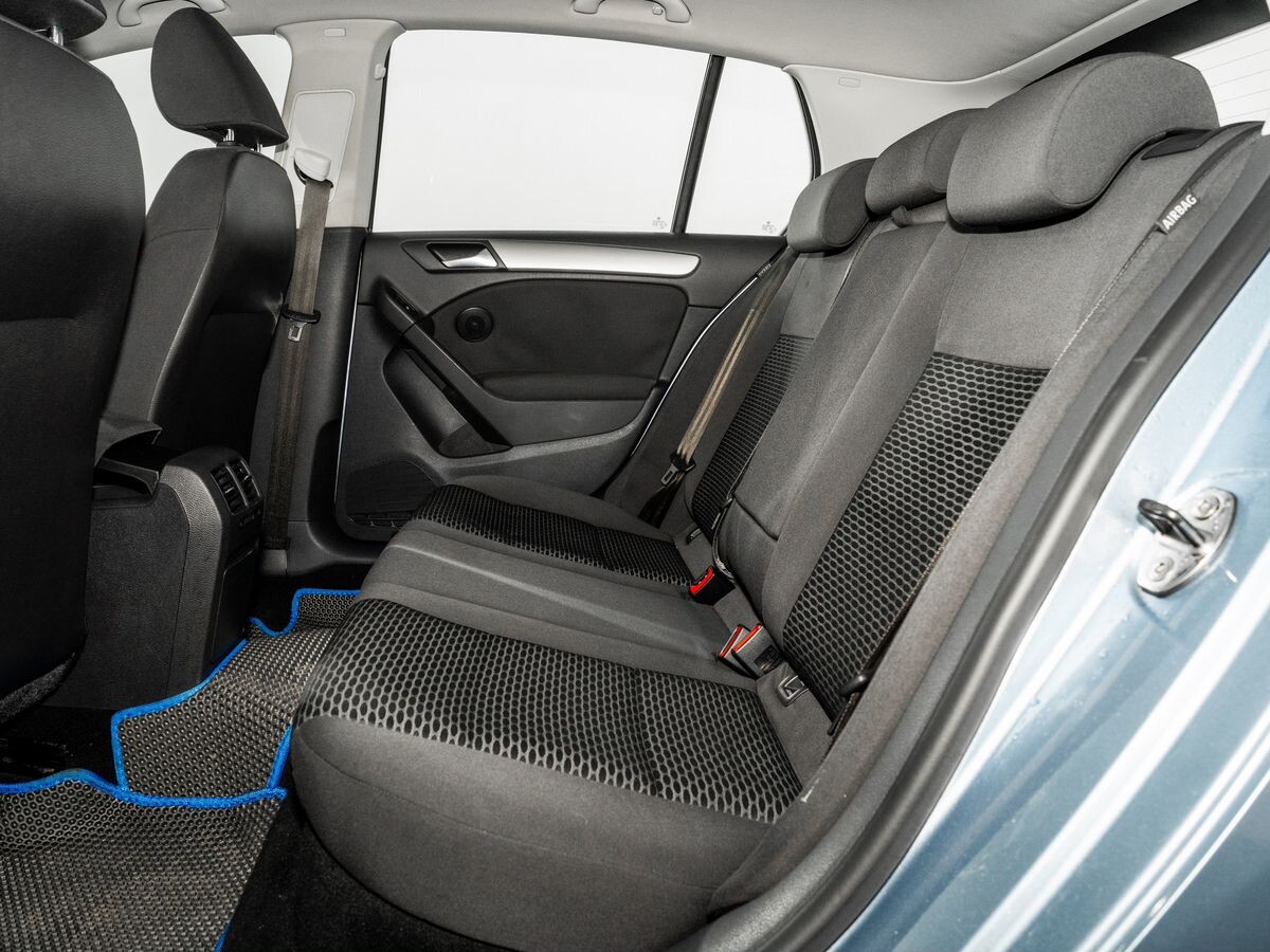 Volkswagen Golf 2010 - фото автомобиля