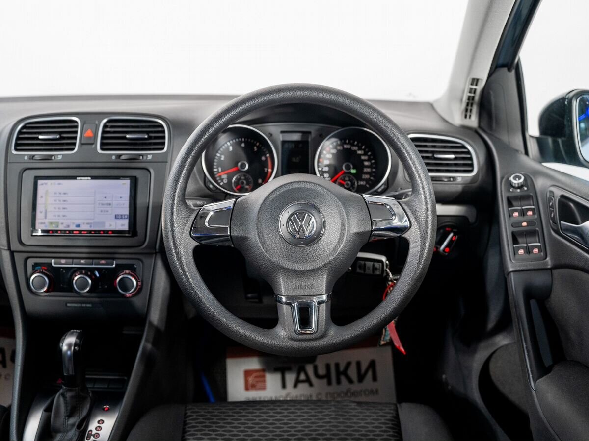 Volkswagen Golf 2010 - фото автомобиля
