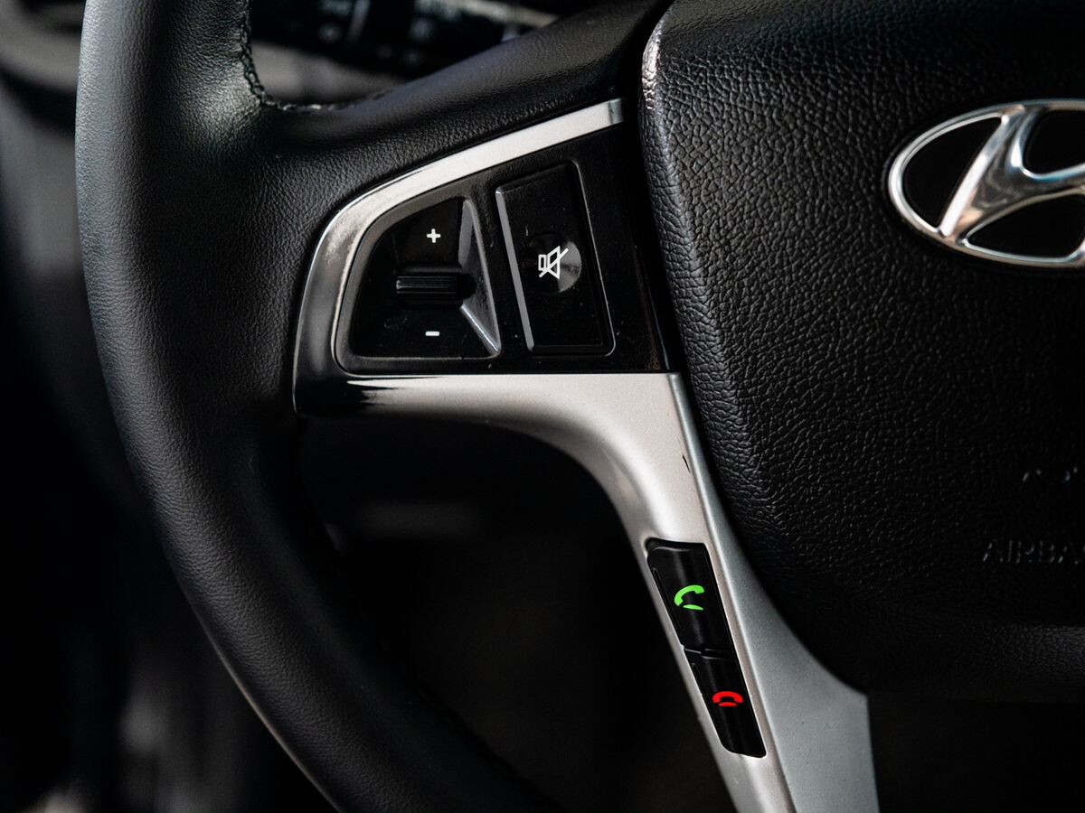 Hyundai Solaris 2012 - фото автомобиля