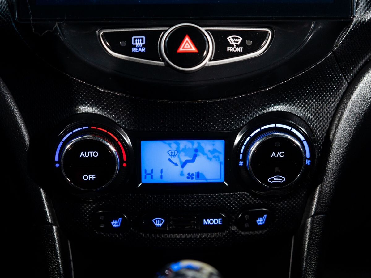 Hyundai Solaris 2012 - фото автомобиля
