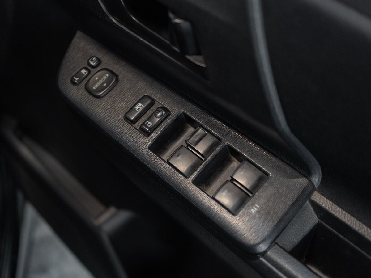 Toyota Noah 2010 - фото автомобиля
