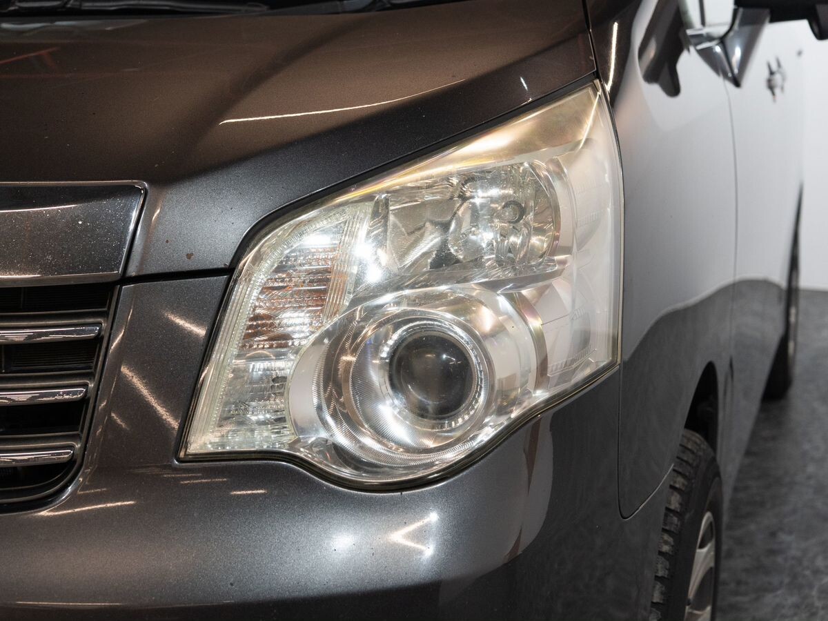 Toyota Noah 2010 - фото автомобиля