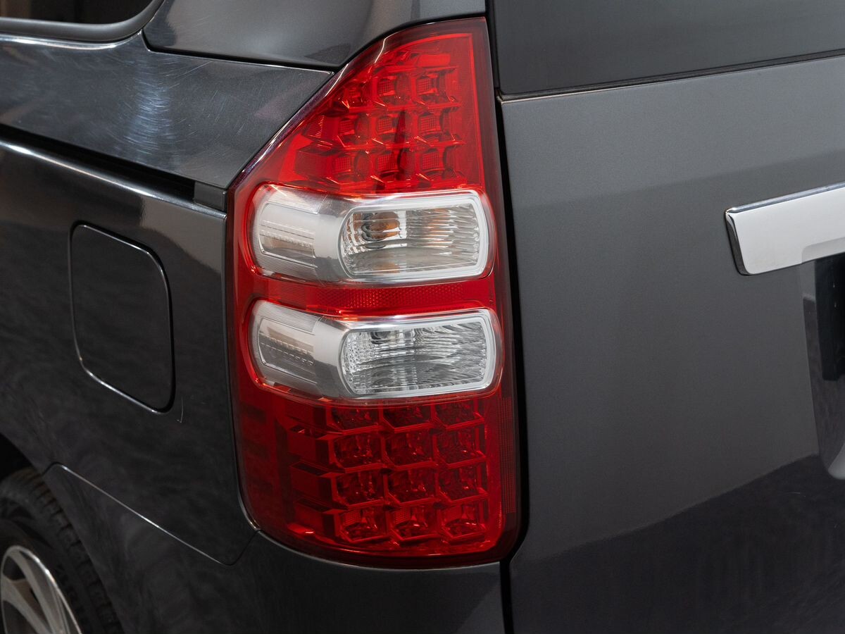 Toyota Noah 2010 - фото автомобиля