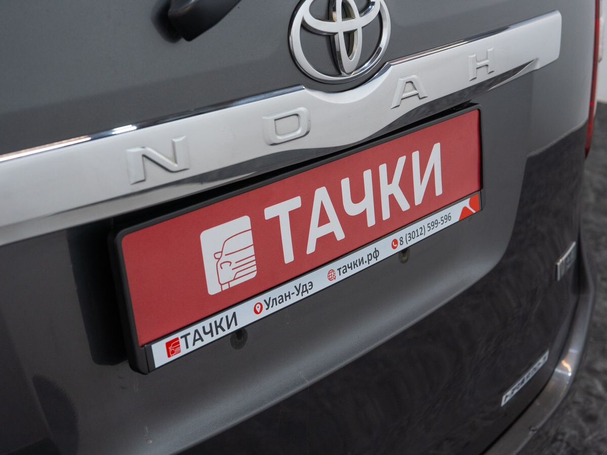 Toyota Noah 2010 - фото автомобиля