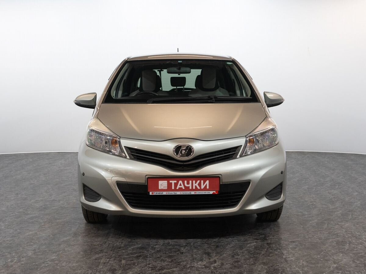 Toyota Vitz 2013 - фото автомобиля