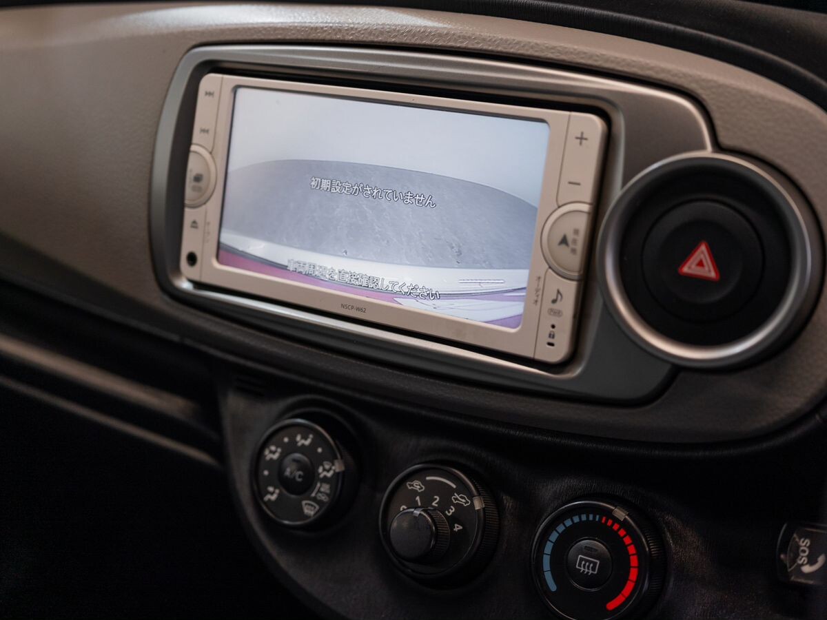 Toyota Vitz 2013 - фото автомобиля