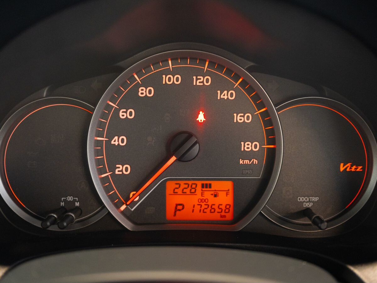 Toyota Vitz 2013 - фото автомобиля