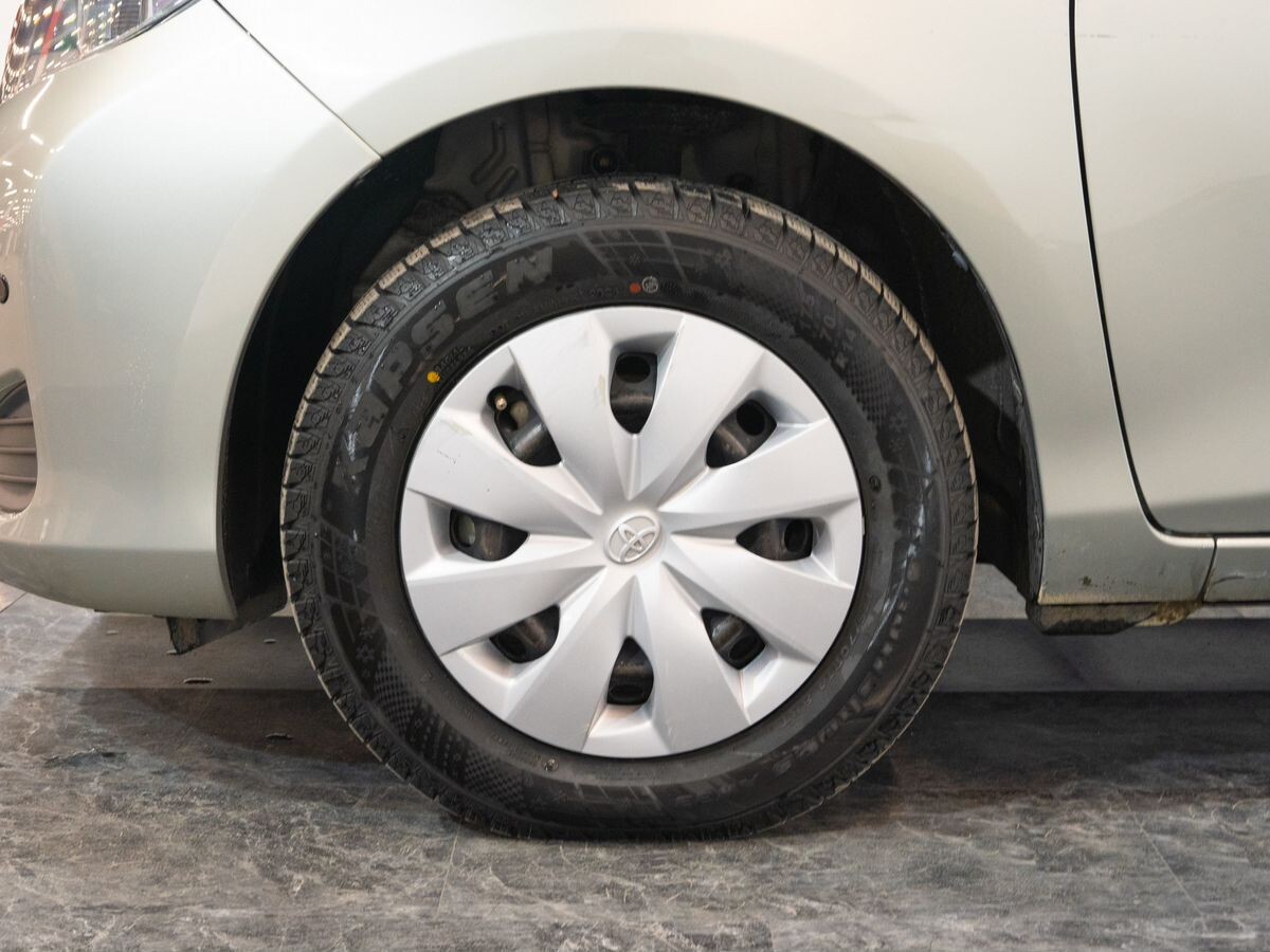 Toyota Vitz 2013 - фото автомобиля