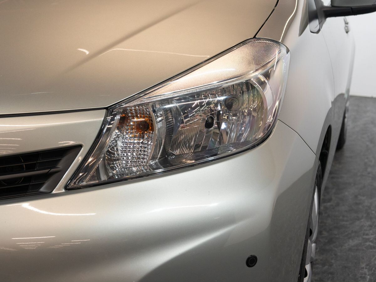Toyota Vitz 2013 - фото автомобиля