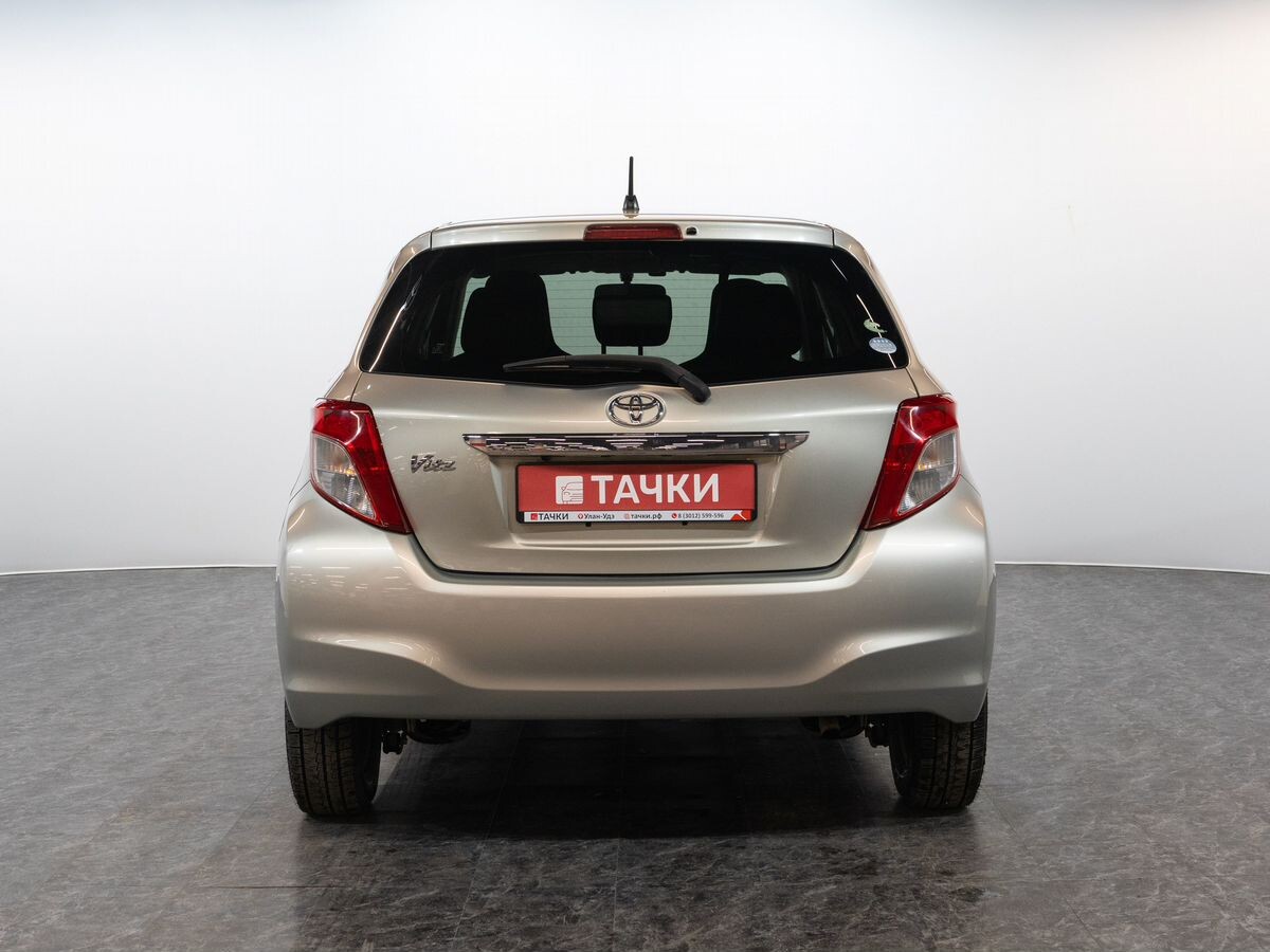 Toyota Vitz 2013 - фото автомобиля