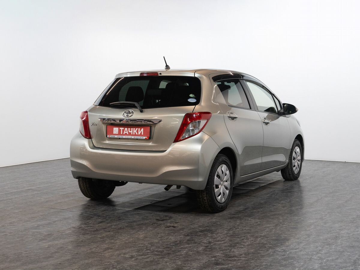 Toyota Vitz 2013 - фото автомобиля