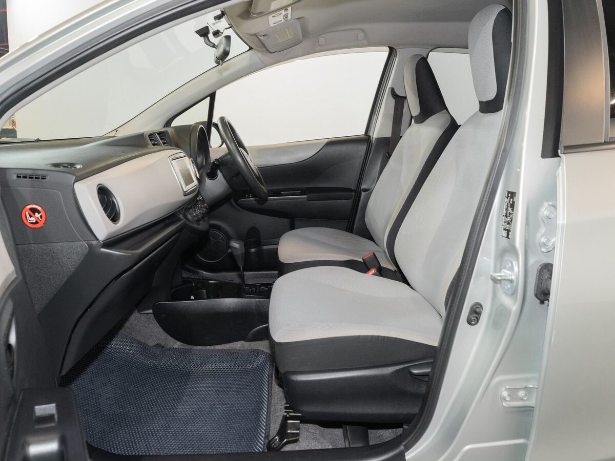Toyota Vitz 2013 - фото автомобиля