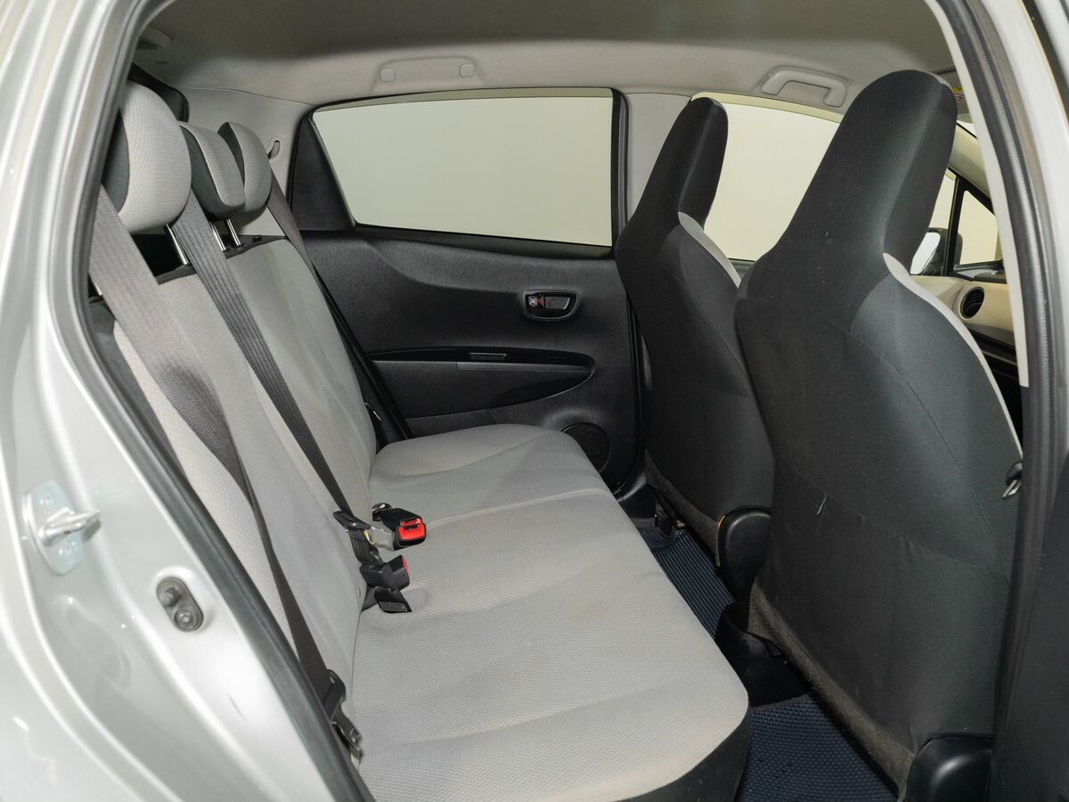Toyota Vitz 2013 - фото автомобиля