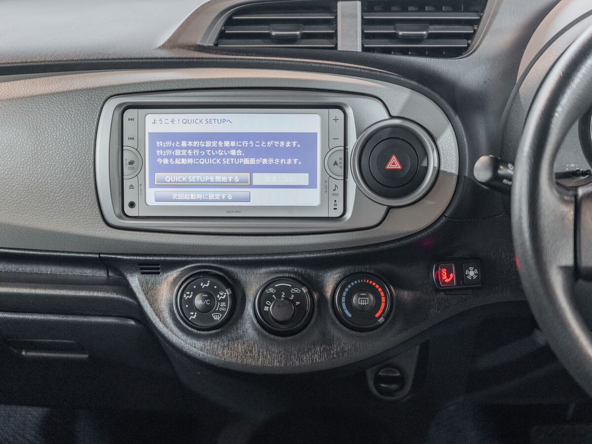 Toyota Vitz 2013 - фото автомобиля
