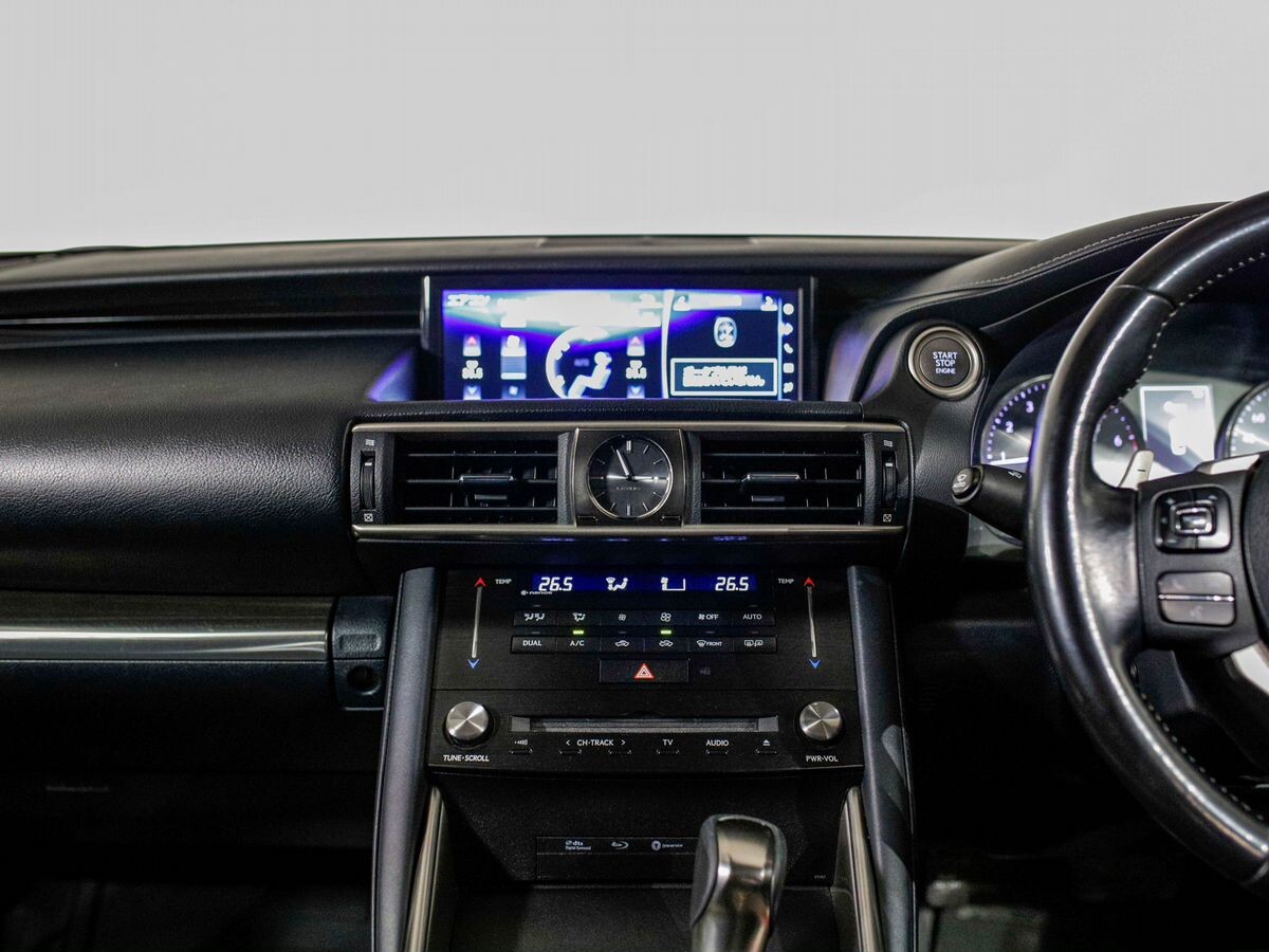 Lexus IS200t 2017 - фото автомобиля