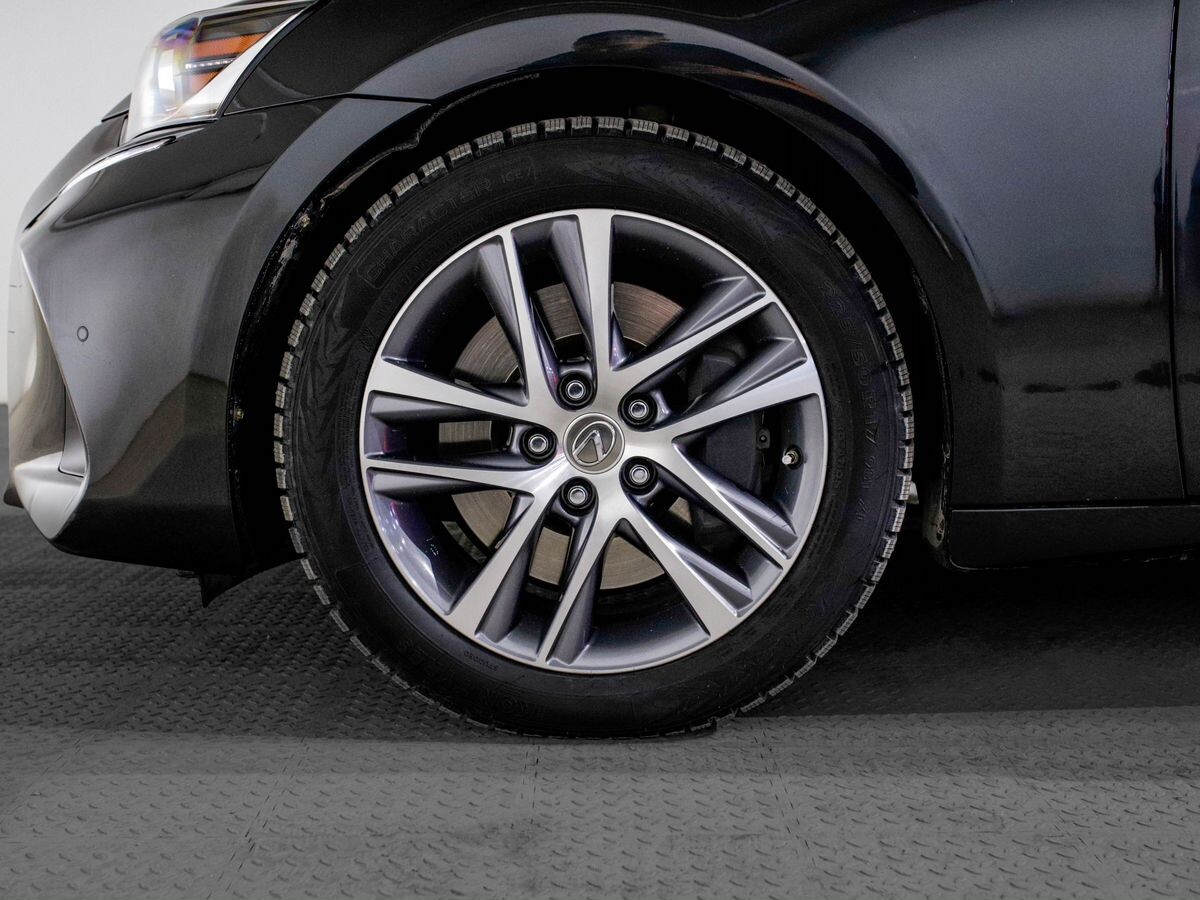 Lexus IS200t 2017 - фото автомобиля