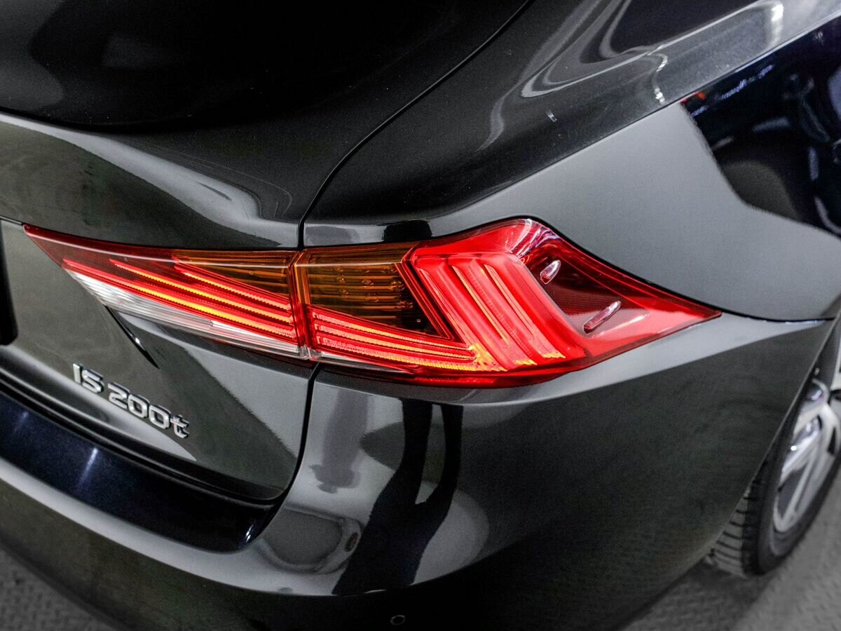 Lexus IS200t 2017 - фото автомобиля