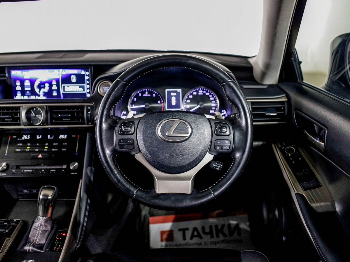 Lexus IS200t 2017 - фото автомобиля