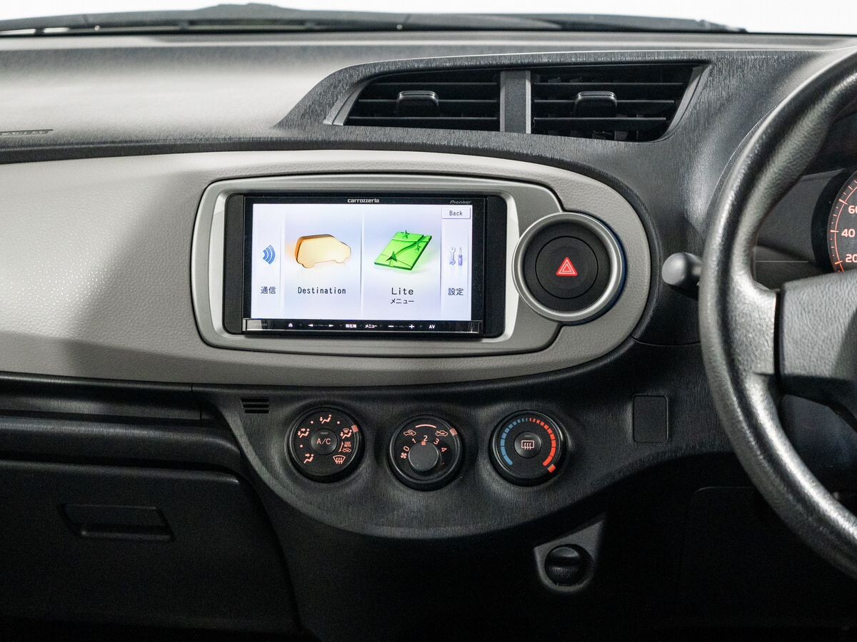 Toyota Vitz 2011 - фото автомобиля