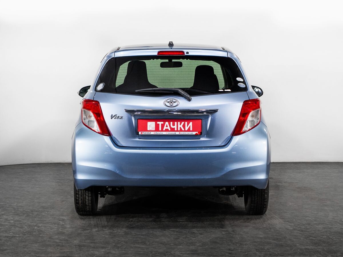 Toyota Vitz 2011 - фото автомобиля