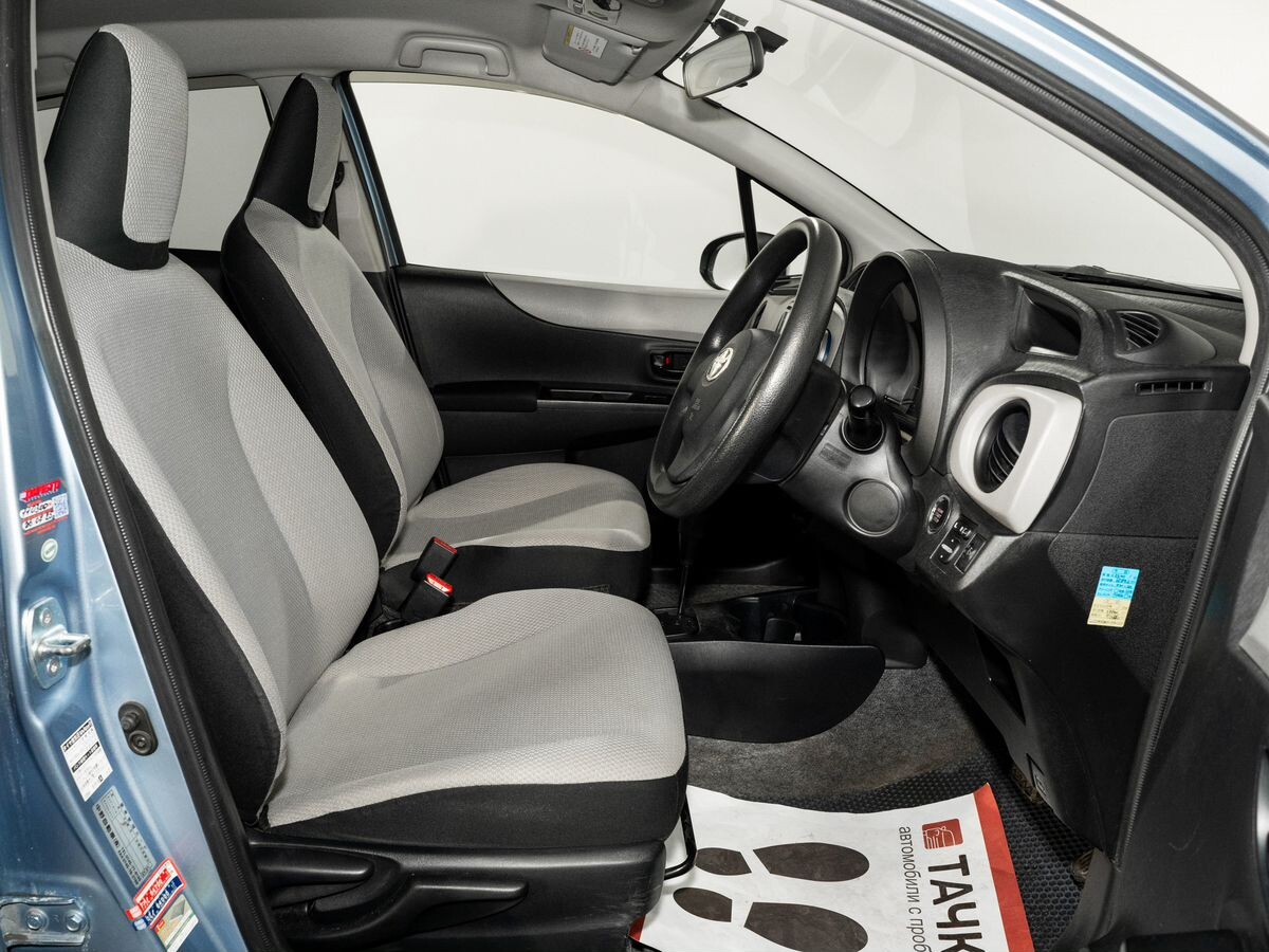 Toyota Vitz 2011 - фото автомобиля