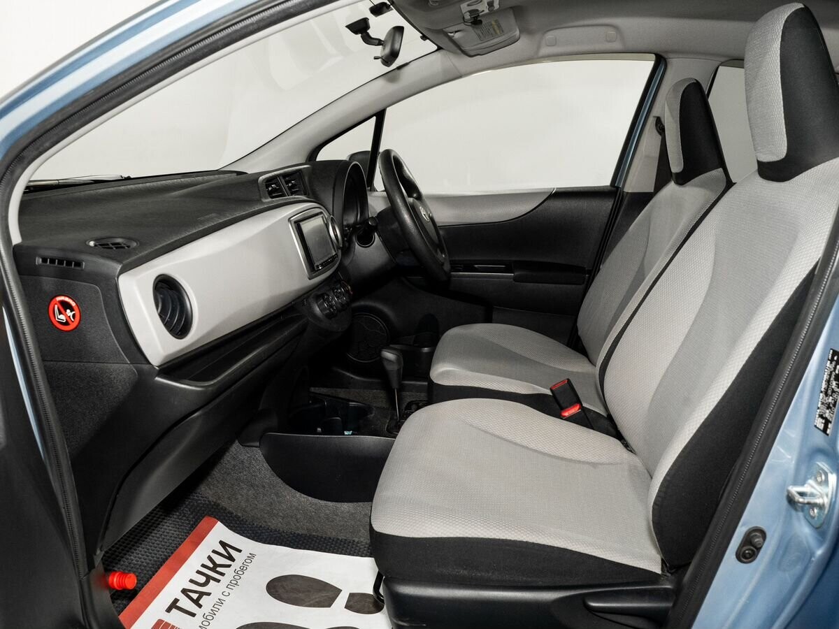 Toyota Vitz 2011 - фото автомобиля