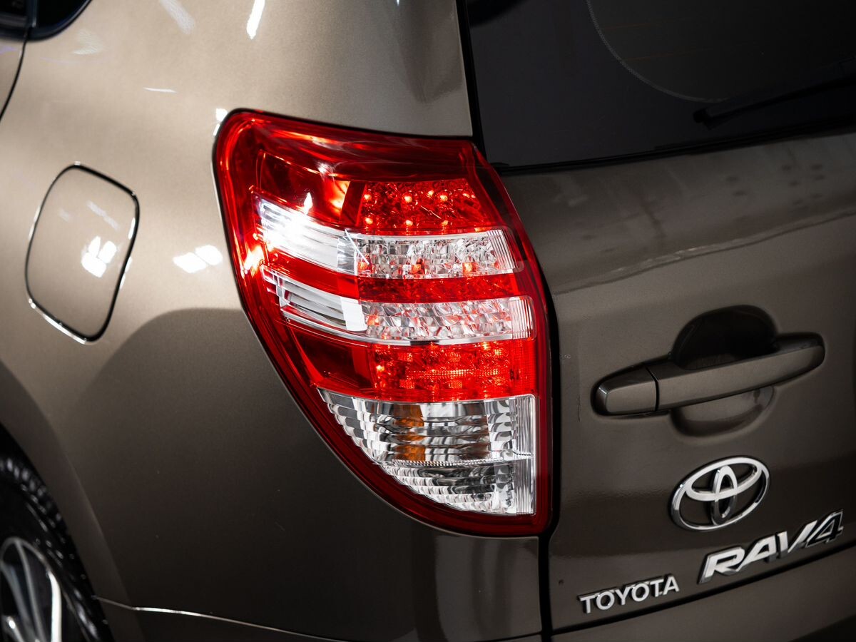 Toyota RAV4 2011 - фото автомобиля