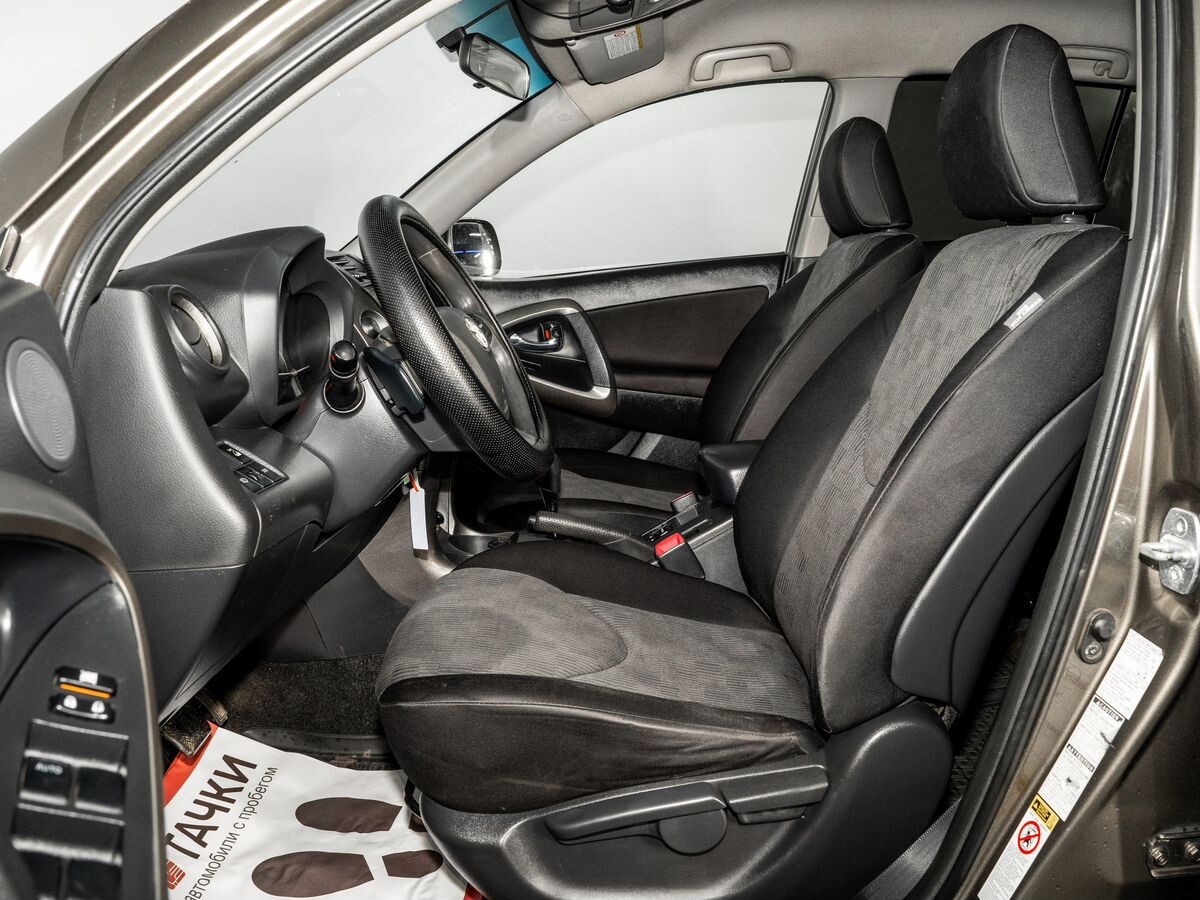 Toyota RAV4 2011 - фото автомобиля
