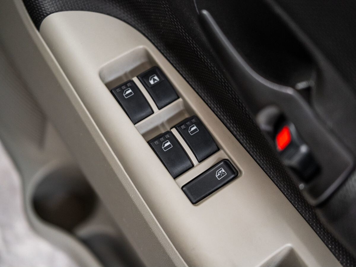 Toyota Passo Sette 2009 - фото автомобиля